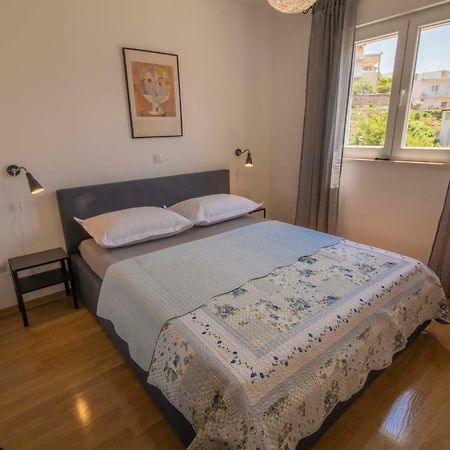 Apartman S Bazenom U Centru Apartment Makarska Exterior photo
