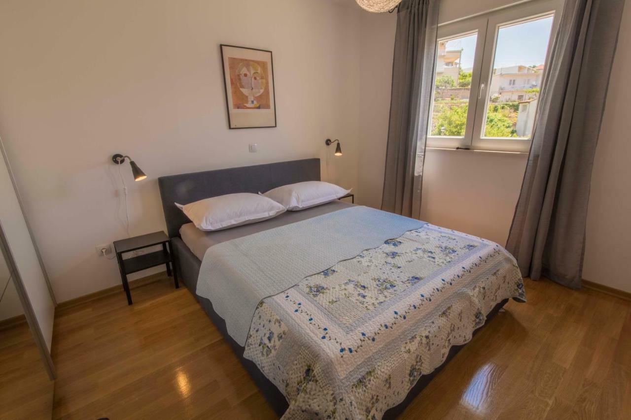Apartman S Bazenom U Centru Apartment Makarska Exterior photo