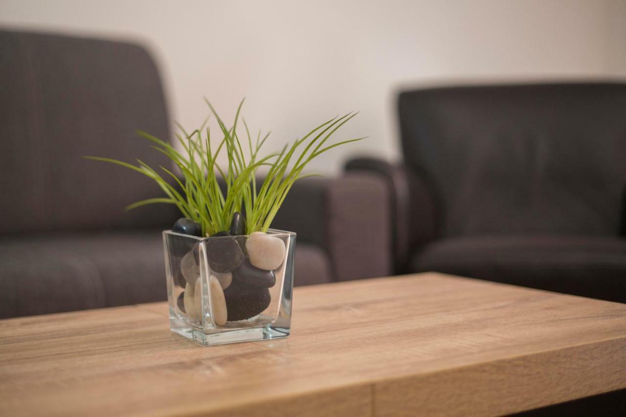 Apartman S Bazenom U Centru Apartment Makarska Exterior photo