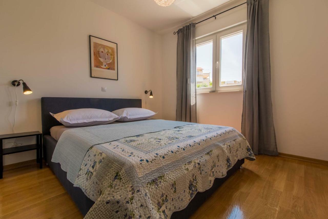 Apartman S Bazenom U Centru Apartment Makarska Exterior photo