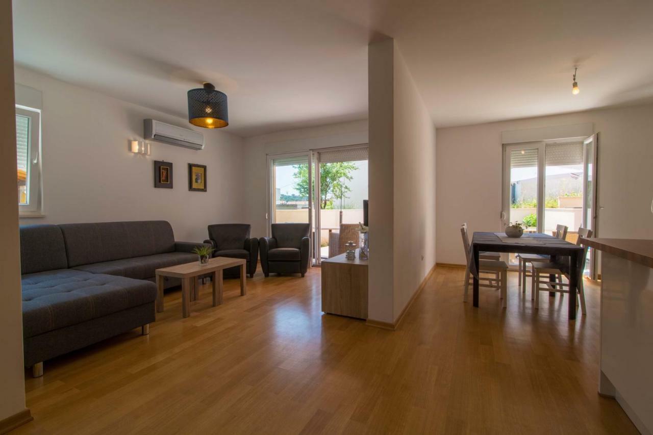 Apartman S Bazenom U Centru Apartment Makarska Exterior photo