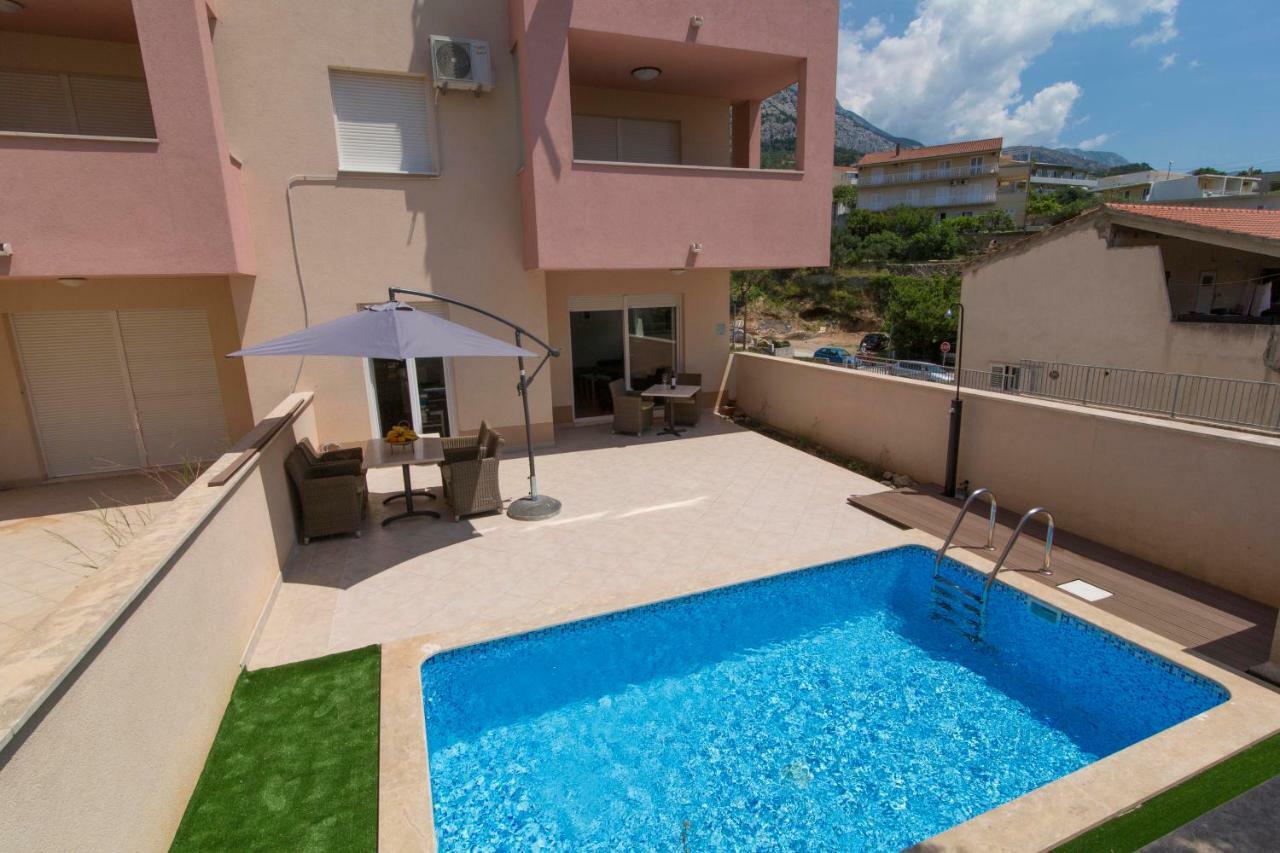 Apartman S Bazenom U Centru Apartment Makarska Exterior photo