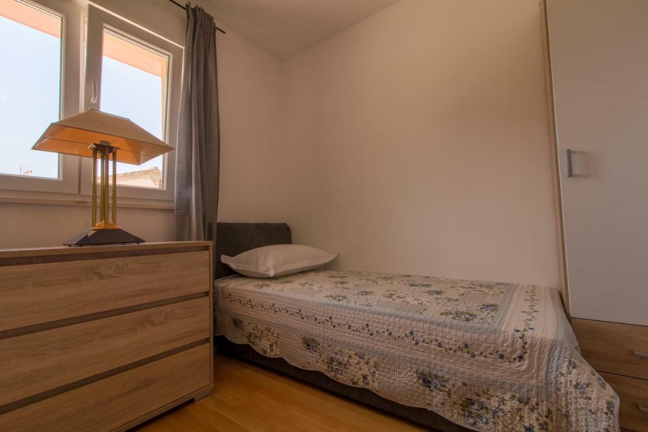 Apartman S Bazenom U Centru Apartment Makarska Exterior photo