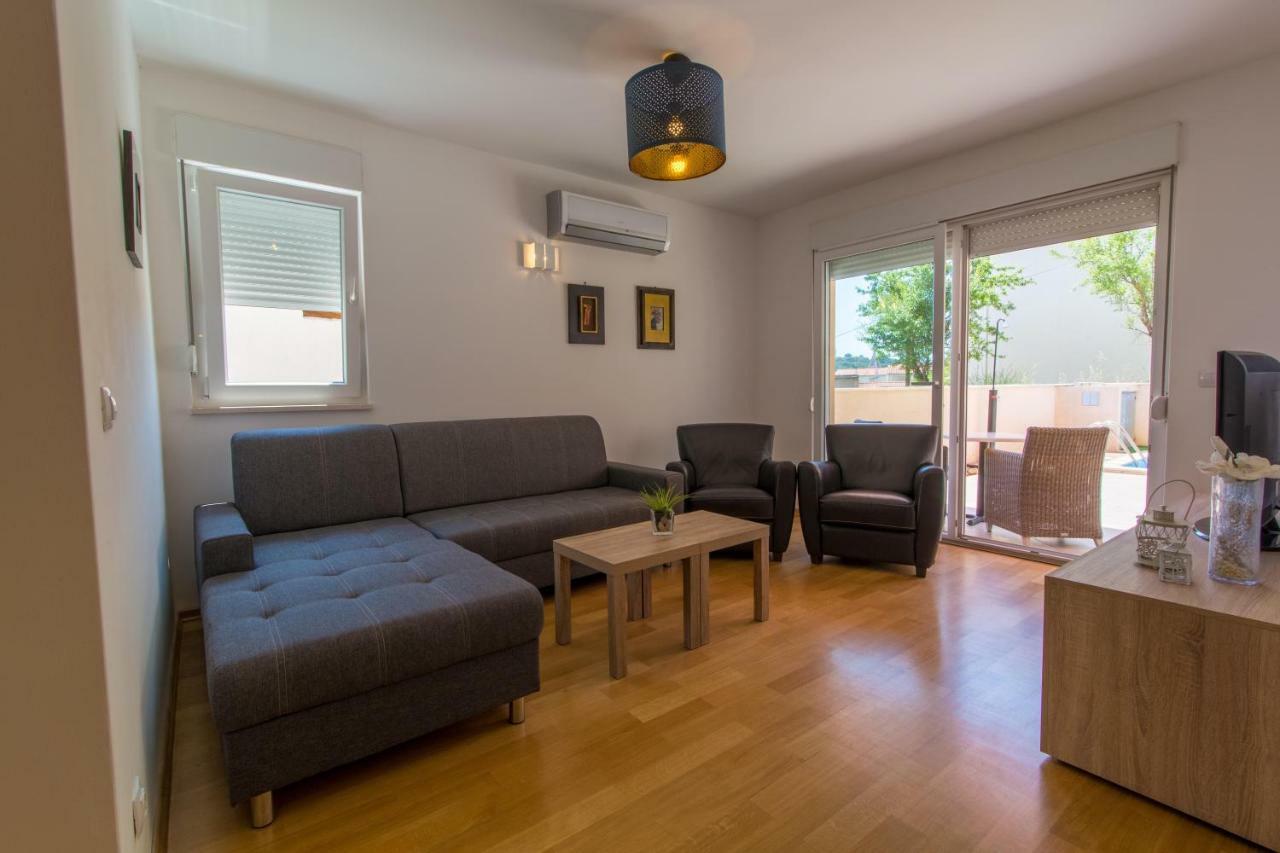 Apartman S Bazenom U Centru Apartment Makarska Exterior photo