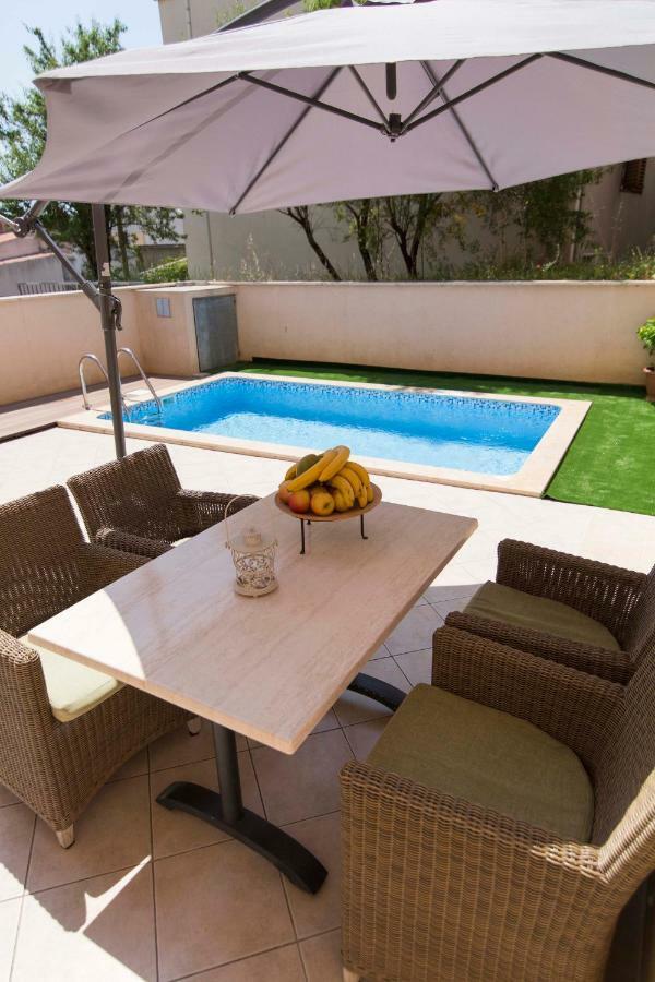 Apartman S Bazenom U Centru Apartment Makarska Exterior photo